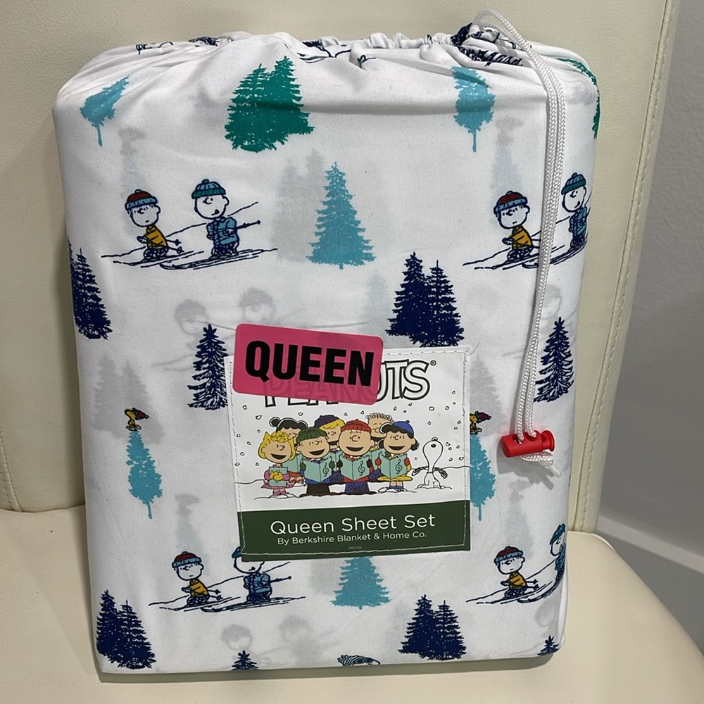 SALE! Peanuts Charlie Brown & Friends White/Blue  Skiing QUEEN Sheet Set